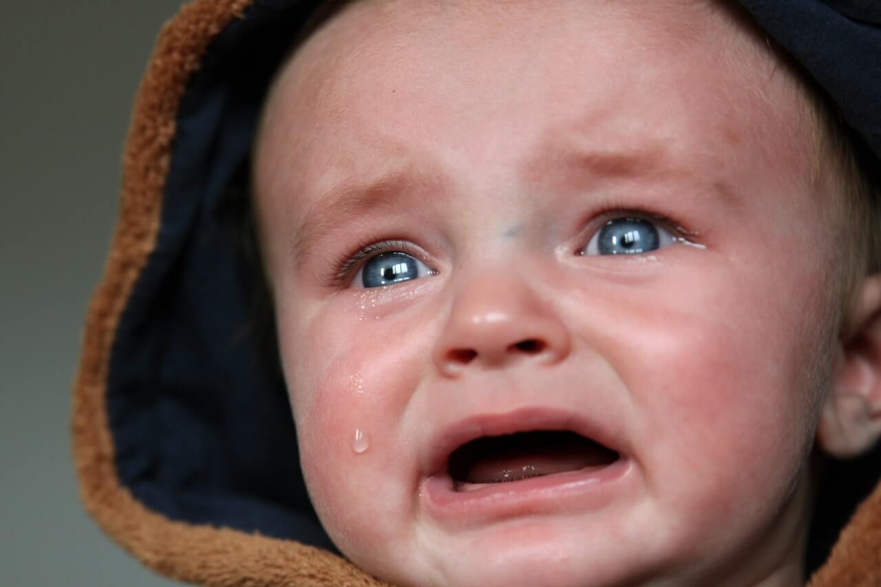 How to Stop Baby Crying When Changing Nappy - The Dingle Dangle 